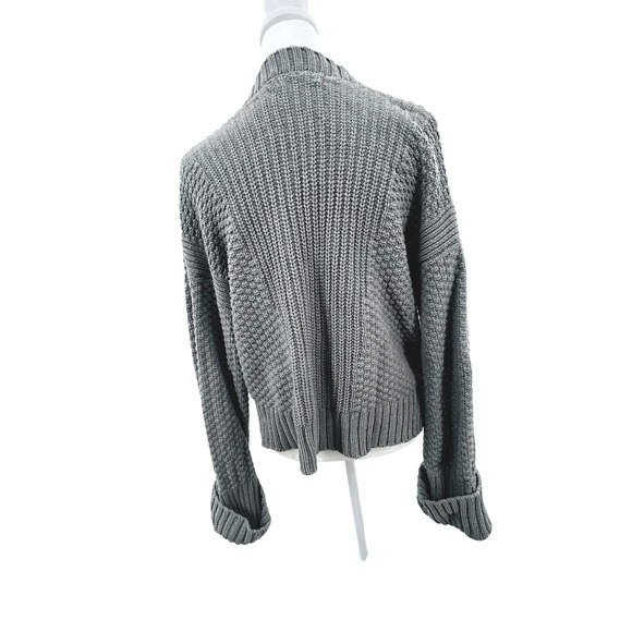 Abercrombie & Fitch Gray Chunky Knit Cropped Cardigan V Neck Button Sweater - Picture 6 of 12